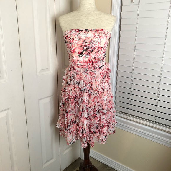 White House Black Market Dresses & Skirts - NWT White House Black Market Confetti Ruffle Dress